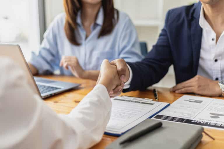 AdobeStock_460502543-Mobile